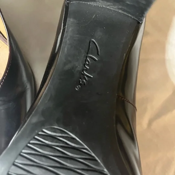 Clarks Women's Oxblood Leather Heels - Picture 4 of 7